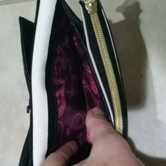 **SOLD**Betsey Johnson wallet - Picture 5 of 6